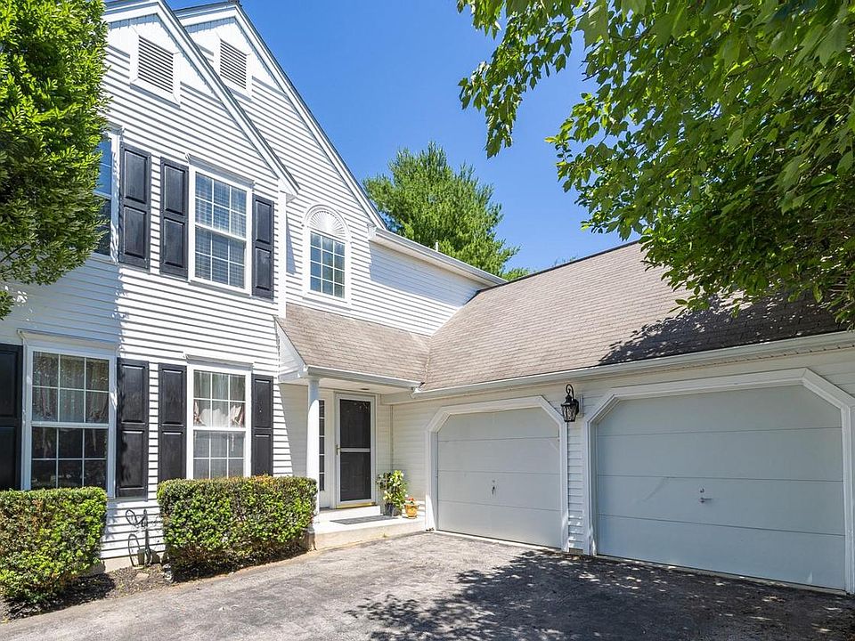 1st image of 434 Carpenters Cove Ln