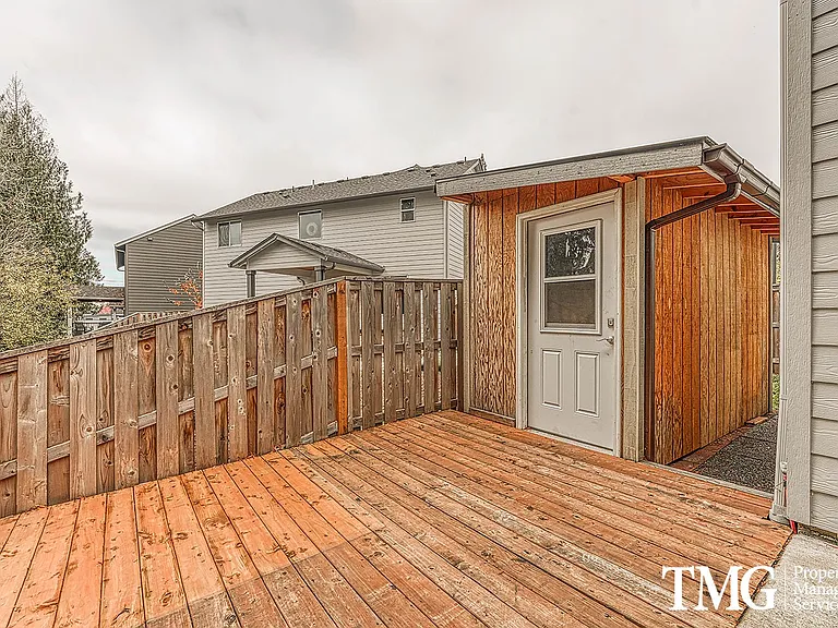 2519 NE 85th Cir — Photo 28