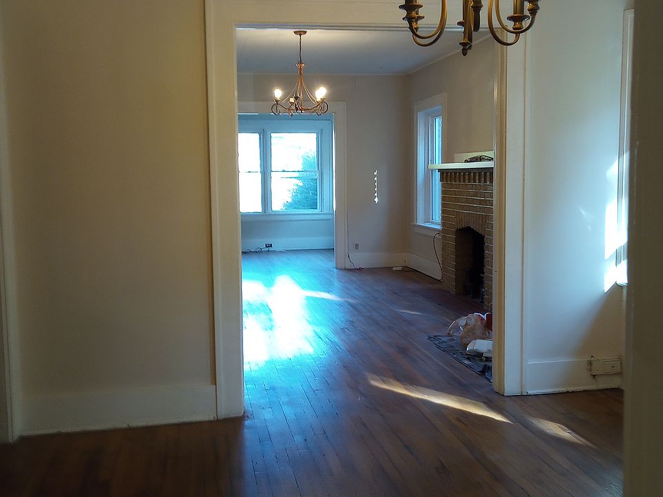 1st image of 1076 Jefferson Ave APT 1