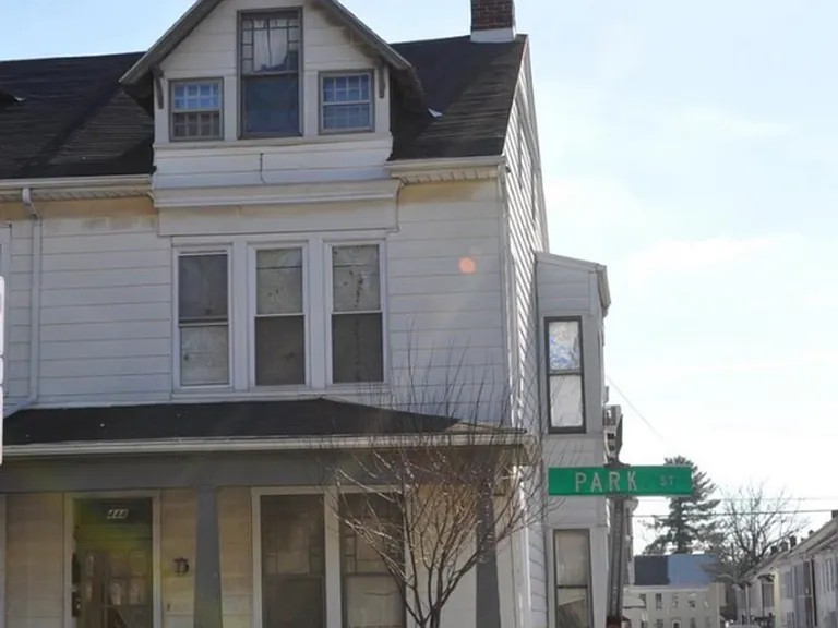 444 Park St #444 PARK ST - APARTM — Photo 2