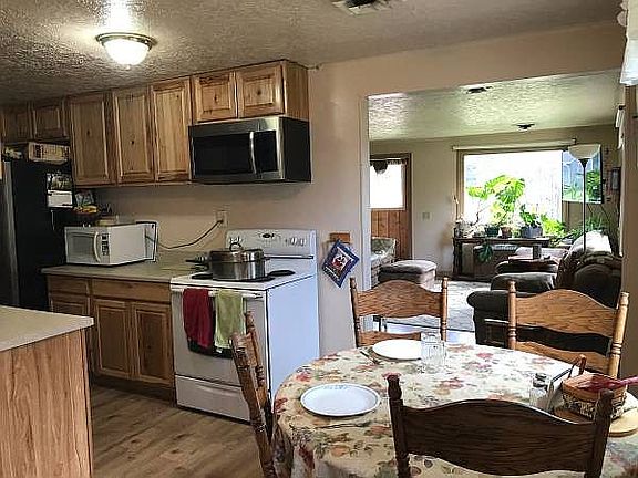 Efficient kitchen, new cab. 