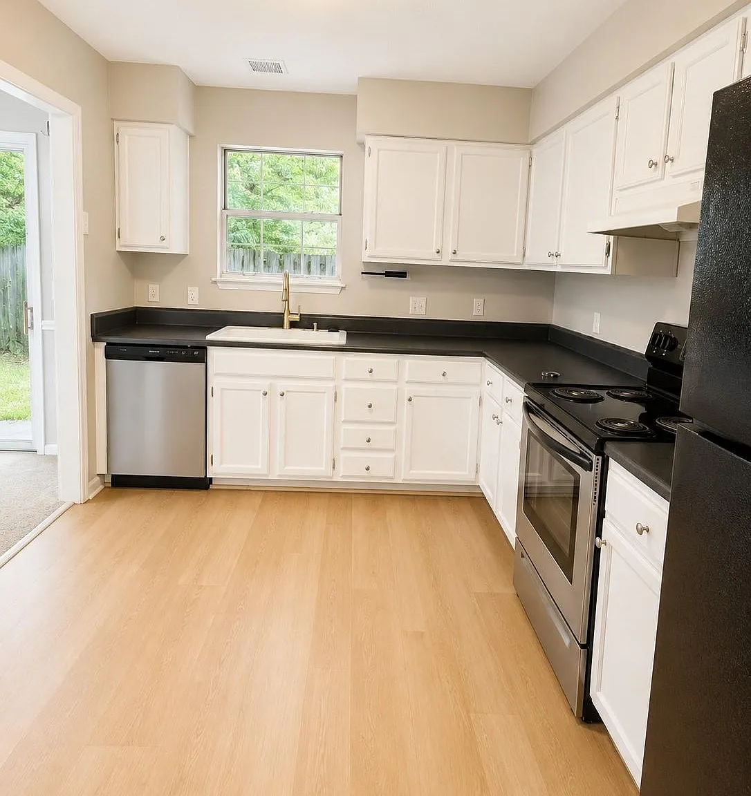 3 bed, 2.5 bath, 1305 sqft, $1,900 — Photo 3