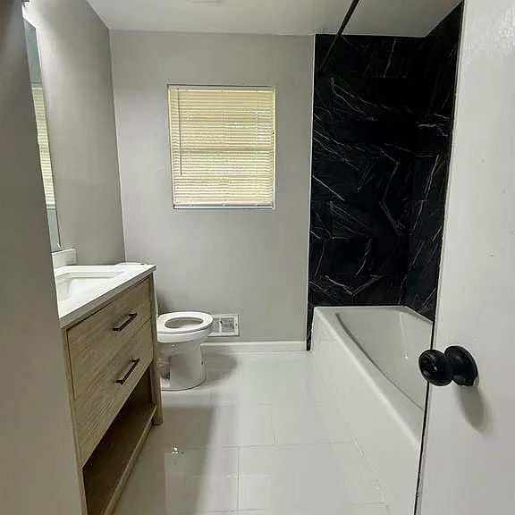 800 Fairfax Dr — Photo 9