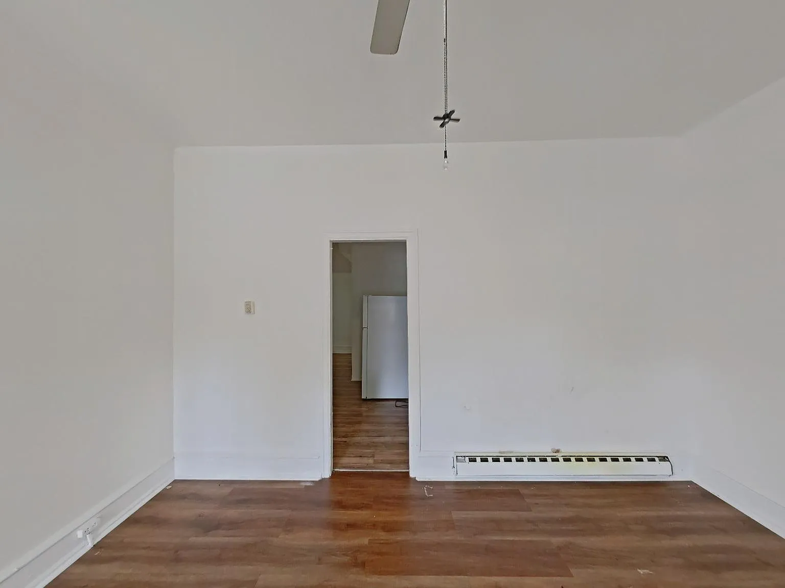 1 bed, 2560 sqft, $900 — Photo 3