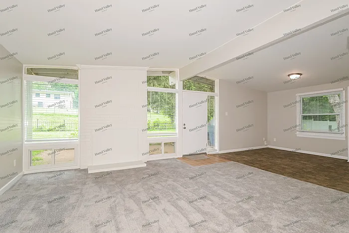 1030 Robinwood Dr — Photo 3