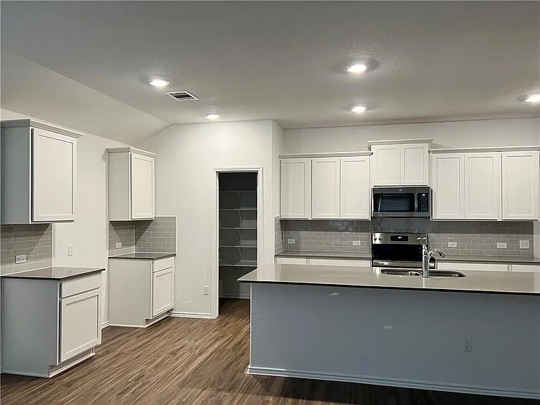 223 Chickasaw Ln — Photo 5