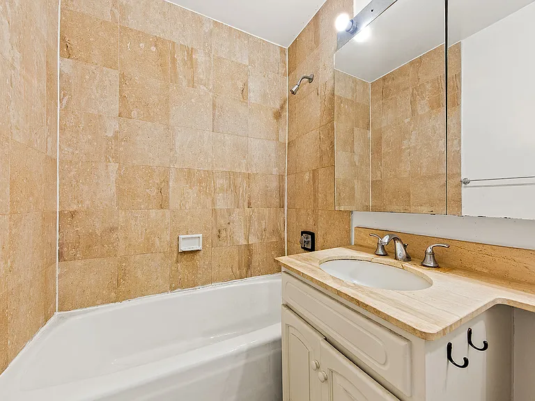 145 E 48th St #14B — Photo 9