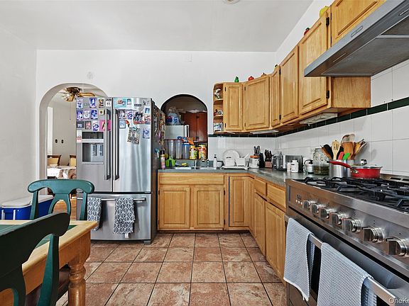 3rd image of 3158 Decatur Avenue