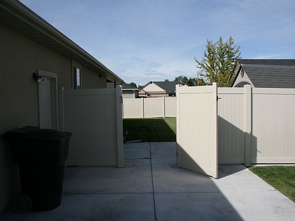 4th image of 1044 Beechwood St