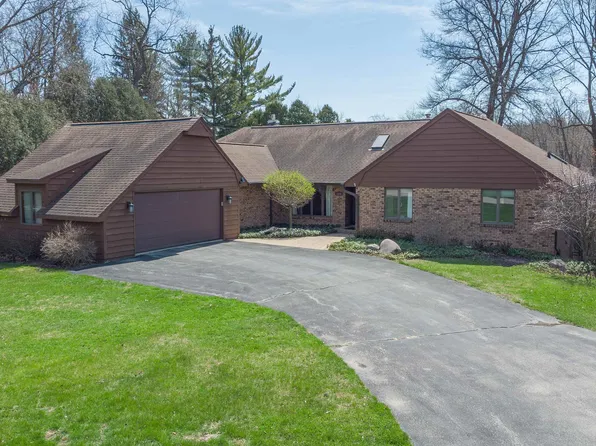 1430 Sylvan Ct, Freeport, IL 61032