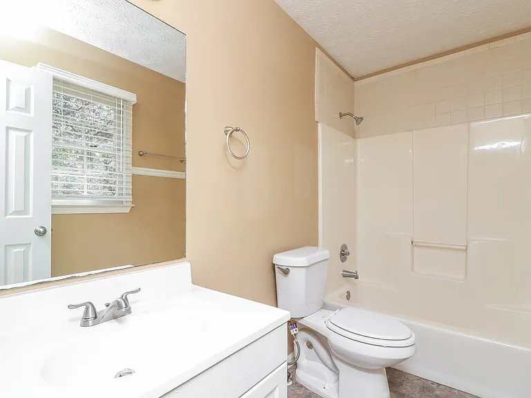 28 Doe Ln — Photo 16