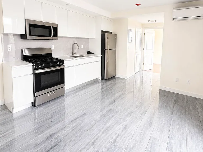 1705 E 17th St #4 — Photo 2