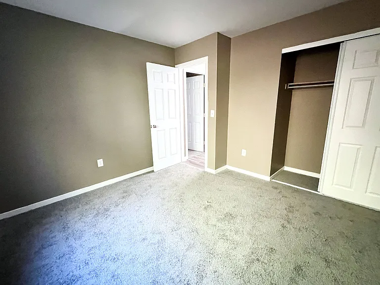 Twin Gables Apartments — Photo 42