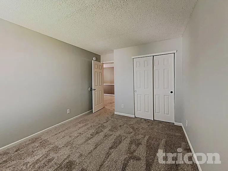 4525 Connaught East Dr — Photo 12
