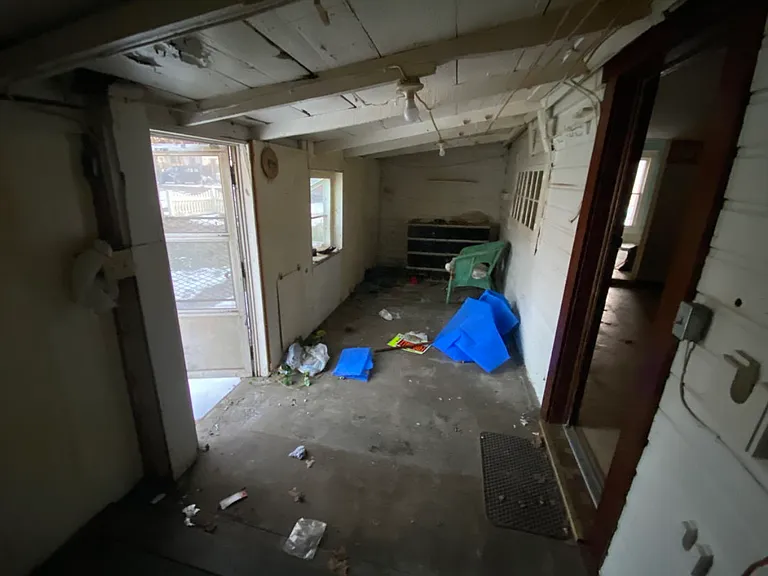 533 Higgins St — Photo 48