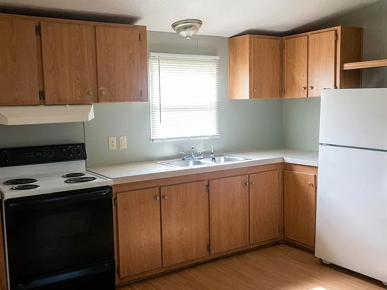 2360 Clinton Dr — Photo 2