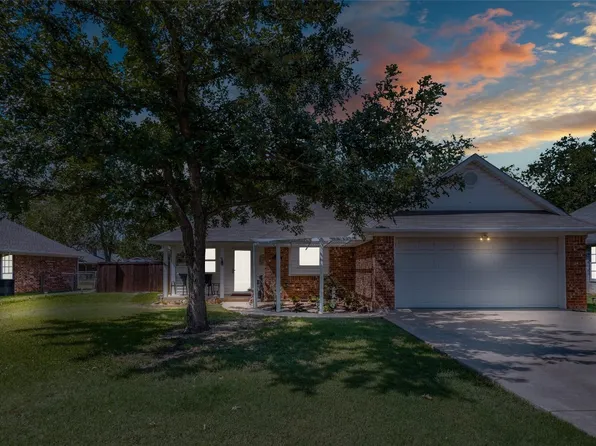 6 S Sharon Dr, Krum, TX 76249