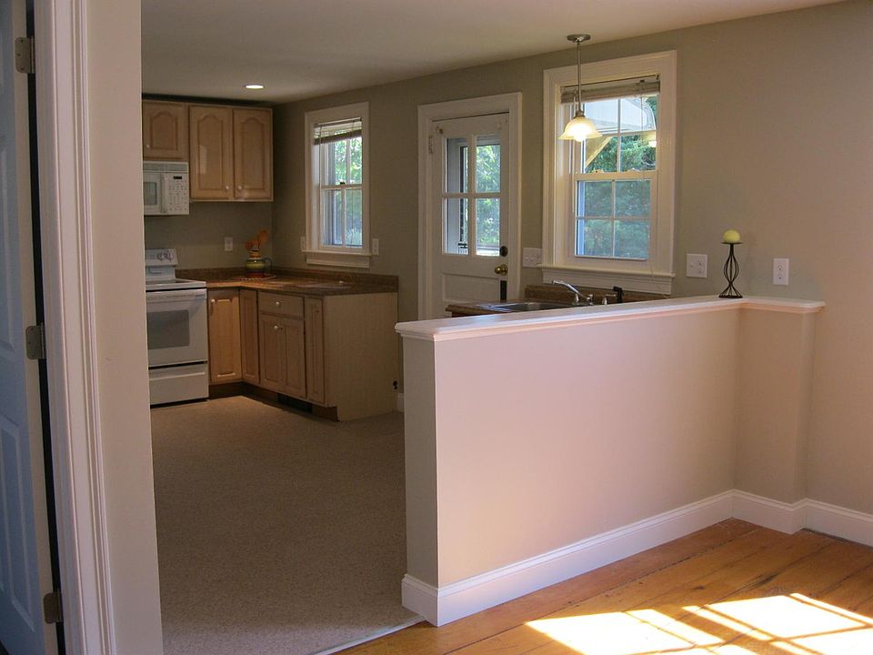 52 School St Hyannis, MA, 02601 Apartments for Rent Zillow