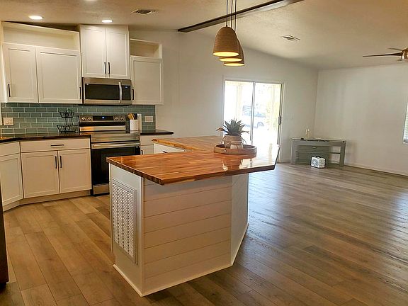 4th image of 19724 Woodfield Cir #142