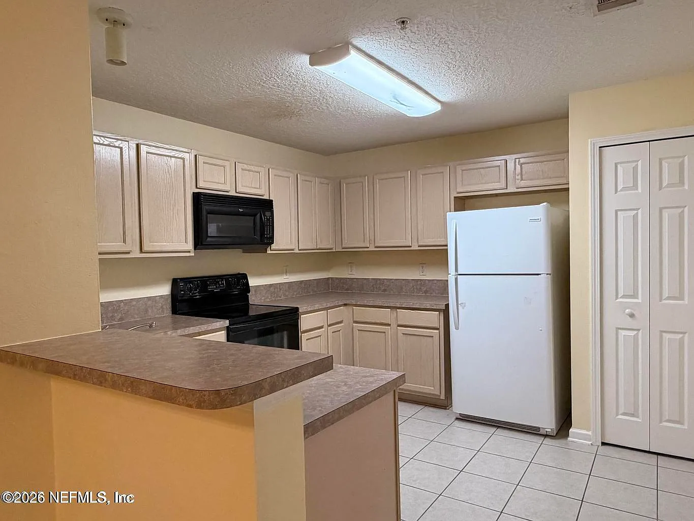 3 bed, 2.0 bath, 1157 sqft, $1,350 — Photo 2