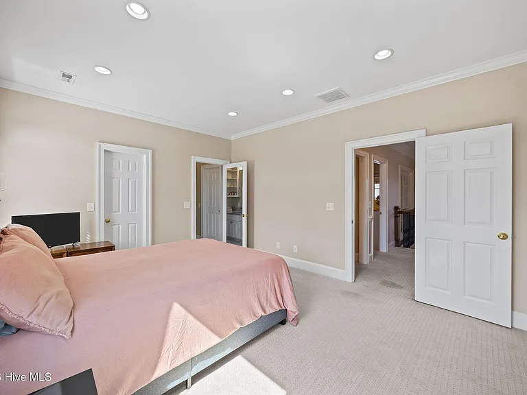 Lexington Dr — Photo 40