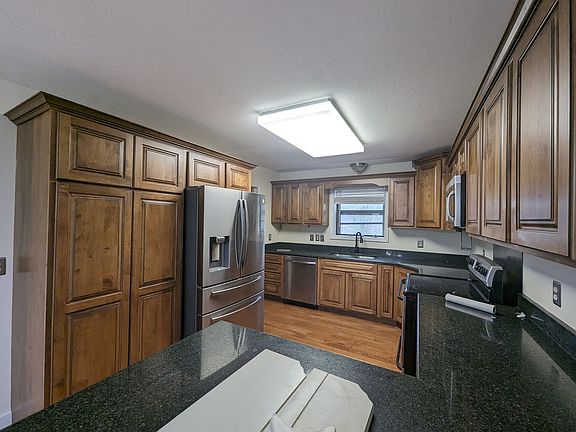 5th image of 180 Pool Dr