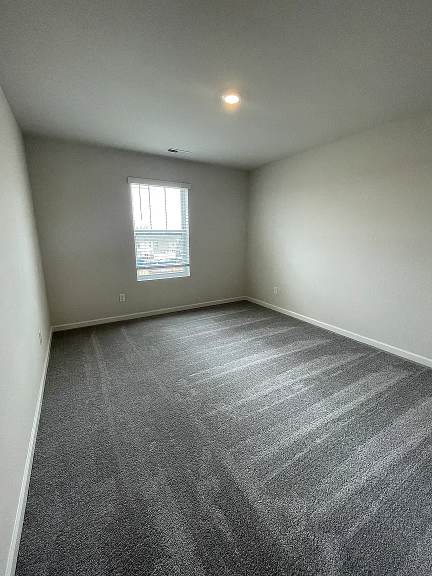 3 bed, 1729 sqft, $1,950 — Photo 4