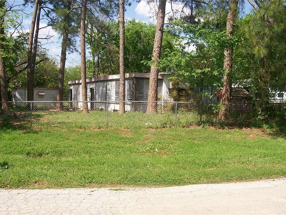 1st image of 4610 Oak Creek Dr