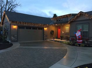 1966 Gilham Rd, Eugene, OR 97401