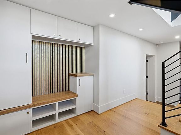 4th image of 1033 Reeder Cir NE