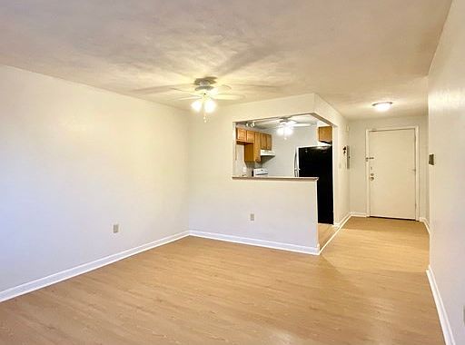 3rd image of 200 Governors Dr APT 27