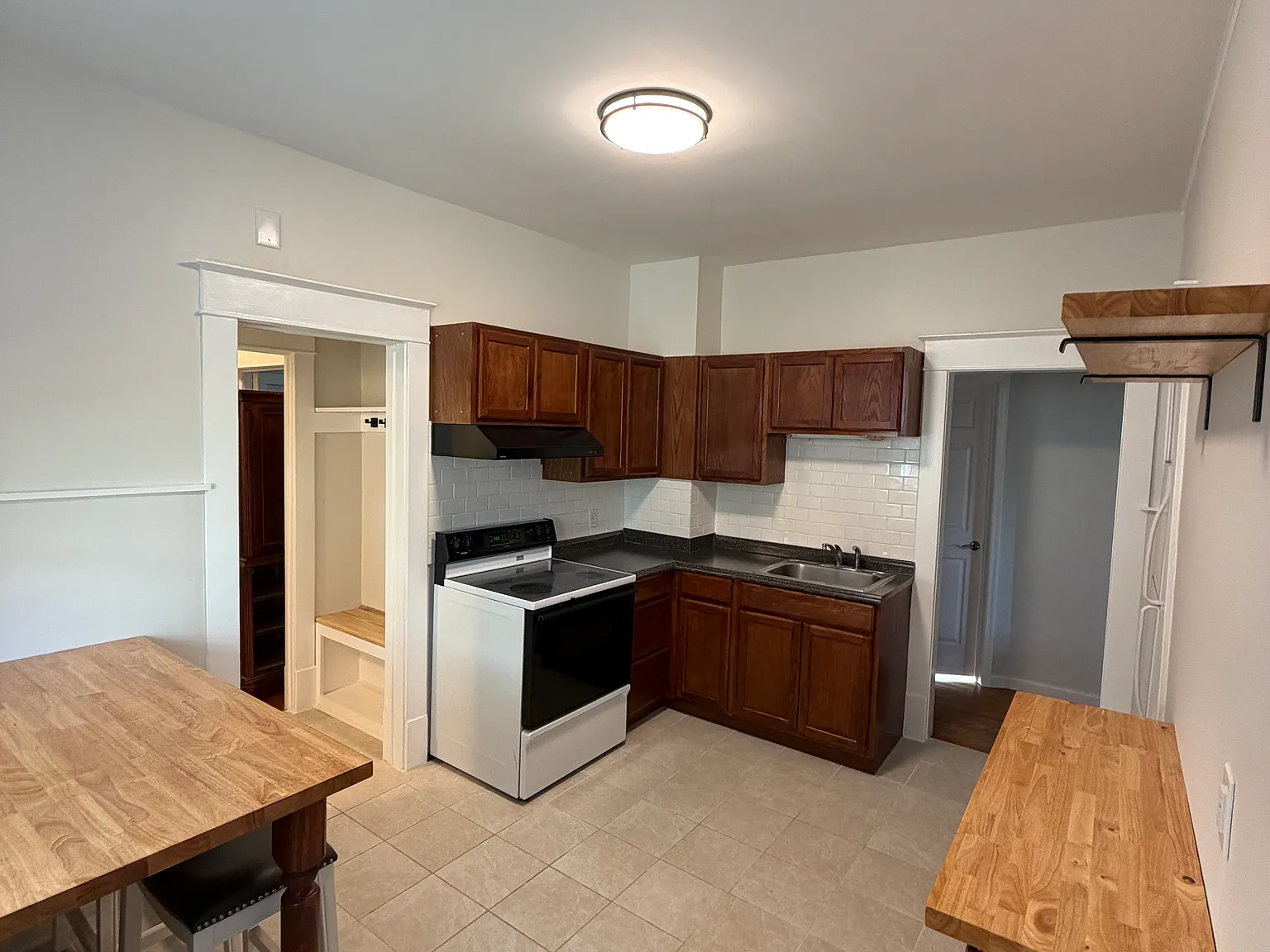 2 bed, 800 sqft, $1,800 — Photo 4