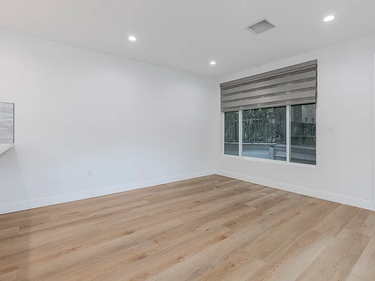 904 N Gardner St #8 — Photo 8
