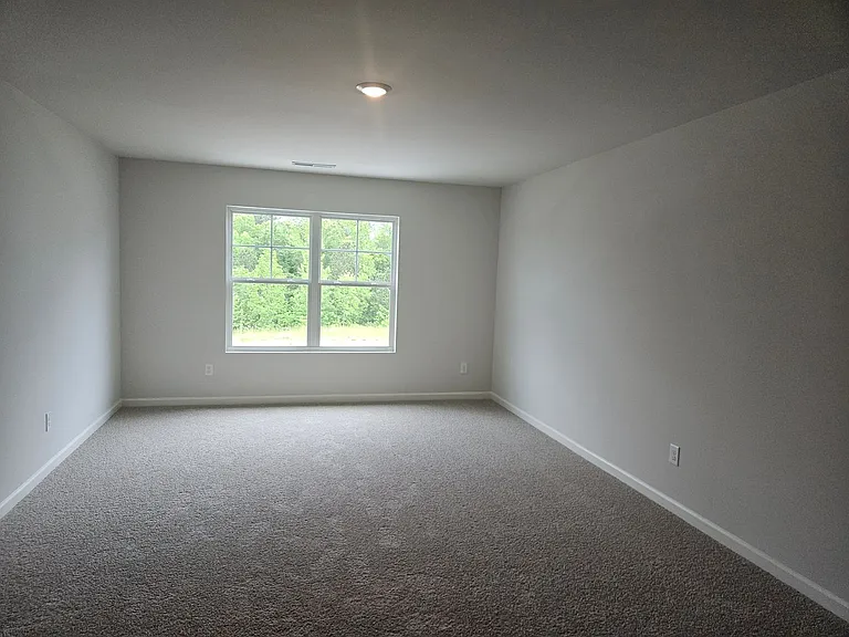 435 Thompson Dr — Photo 7