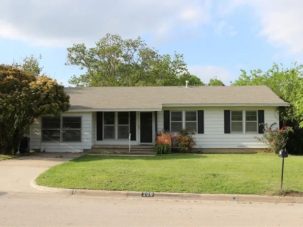 208 Barrett Dr, Justin, TX 76247