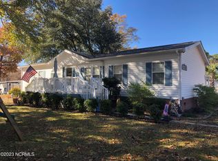 680 Landing Dr, Hampstead, NC 28443