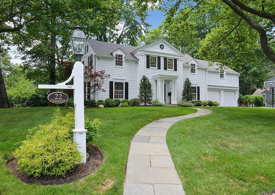1st image of 22 Cambridge Dr