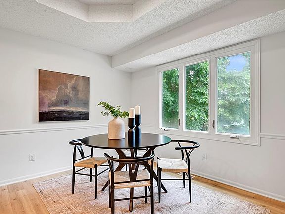 5th image of 9805 Richmond Dr