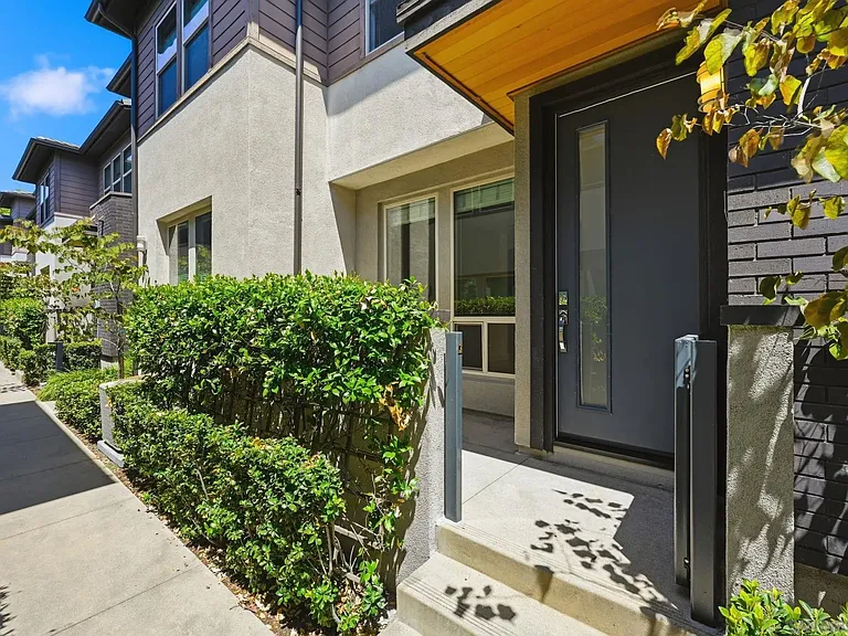 2440 Aperture Cir — Photo 1