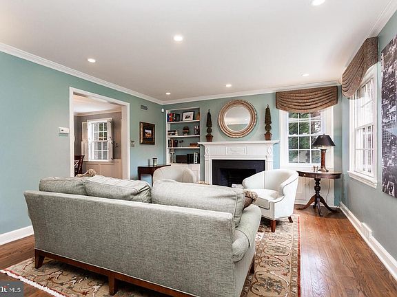 4th image of 18 Vining Ln