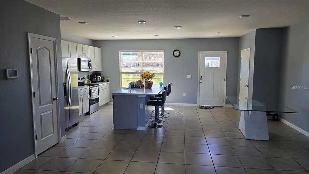 3 bed, 2.5 bath, 1569 sqft, $2,390 — Photo 3