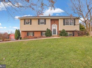 2447 Ellendale Dr, Lancaster, PA 17602