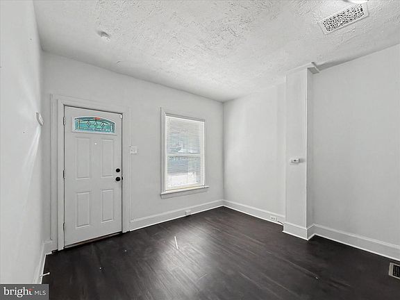 5th image of 916 May St