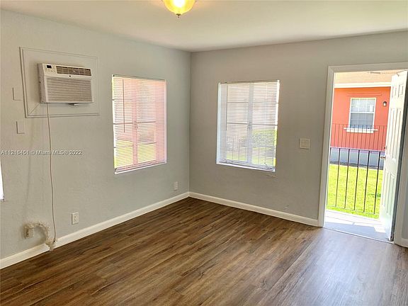 3rd image of 2320 Madison St #3