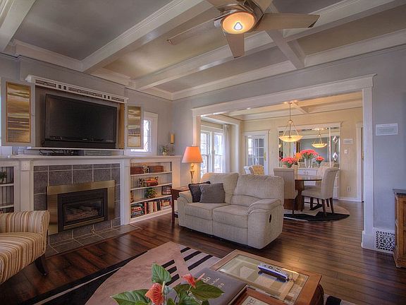 Great Floor Plan To Entertai