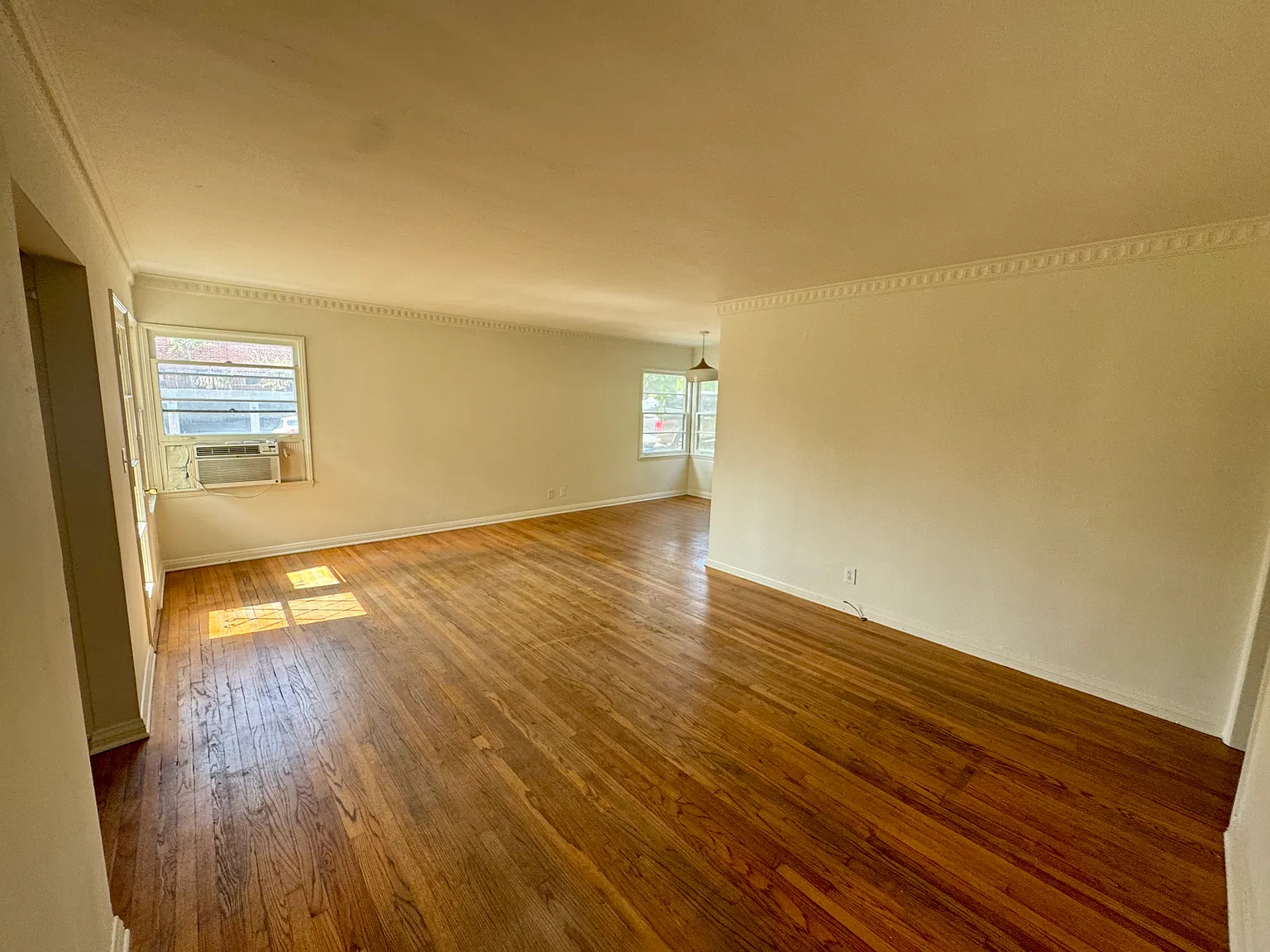 2 bed, 1.5 bath, 1000 sqft, $2,695 — Photo 2