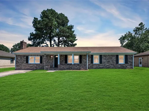 1413 Cole Dr, Chesapeake, VA 23320
