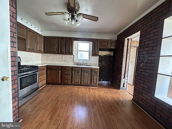 3rd image of 11924 Montgomery Ln