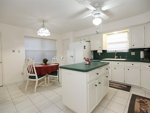 5th image of 4926 Colombia Dr