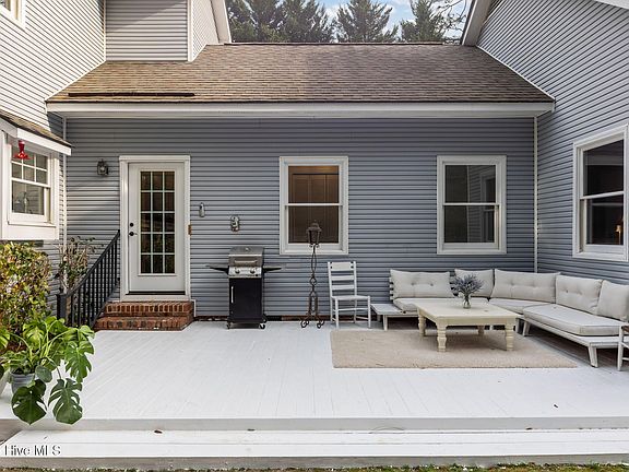 4th image of 25 Mcleod Road